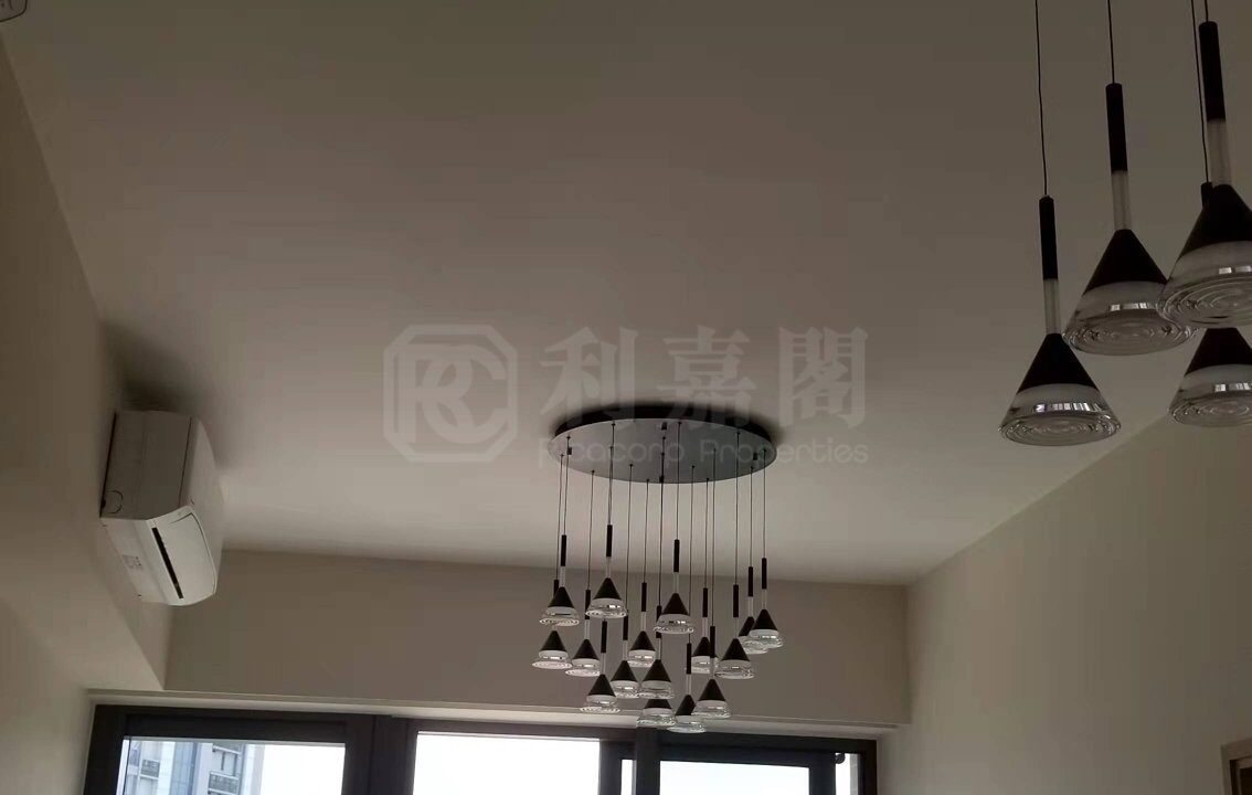 1641093652611