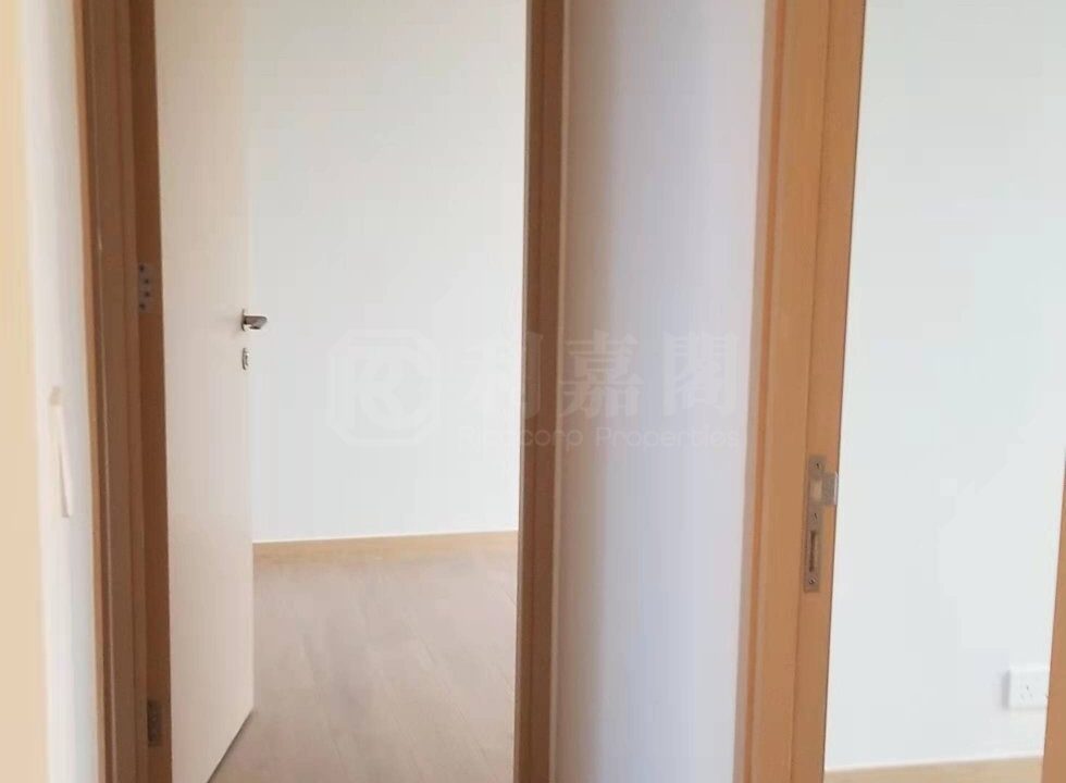 1641093677990