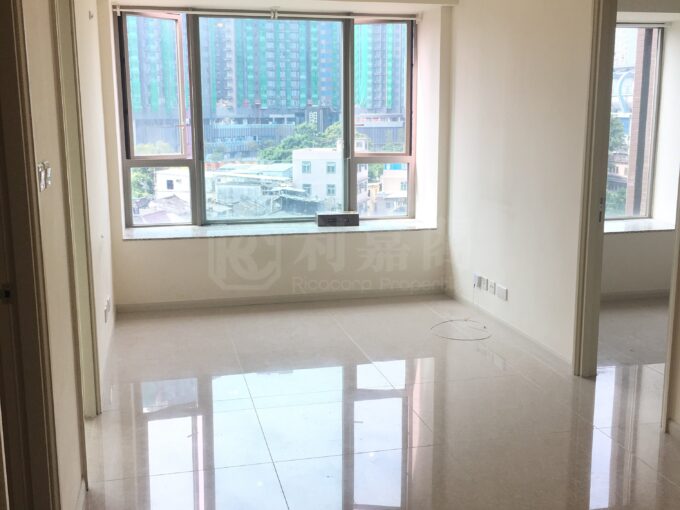 【港鐵朗屏站零距離】元朗世宙 3樓 428呎實用2房2廳 $16,000 交通極便利 - 元朗屋網 28YuenLong.com