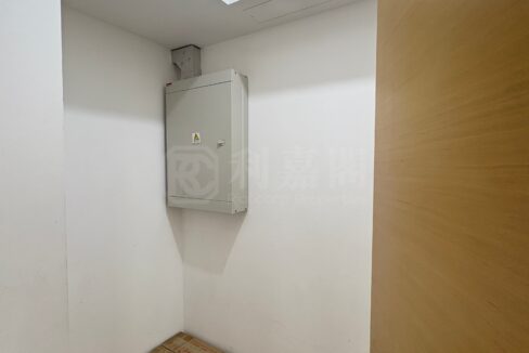 058d3eb1-bdd1-45e2-b9d6-b7c21a9f2e5b.jpeg