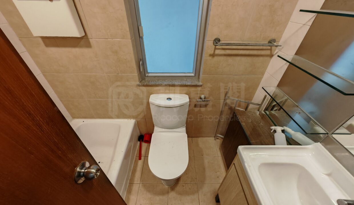 8d14fdae-3ba4-4ec2-a564-3567452ec015.jpeg