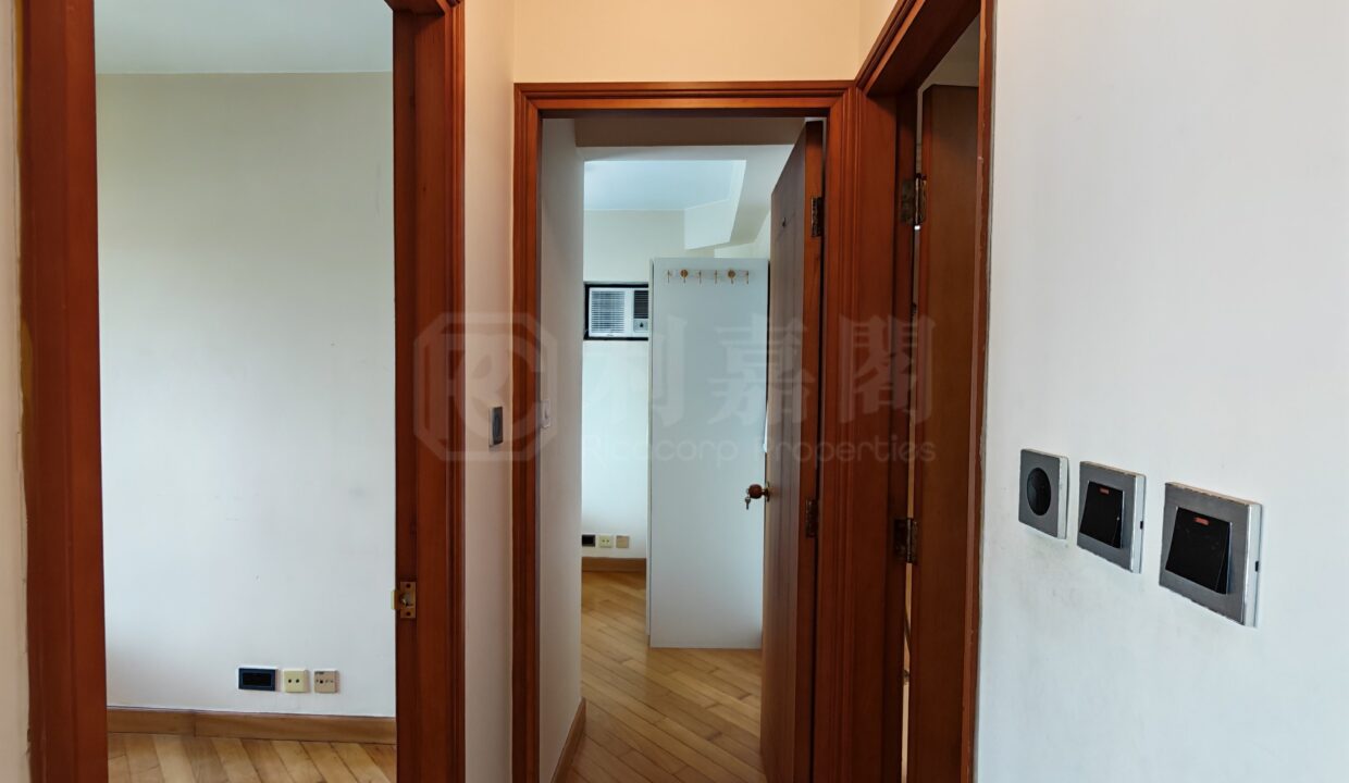 90d542eb-56d2-4c43-9a80-f00662037c40.jpeg