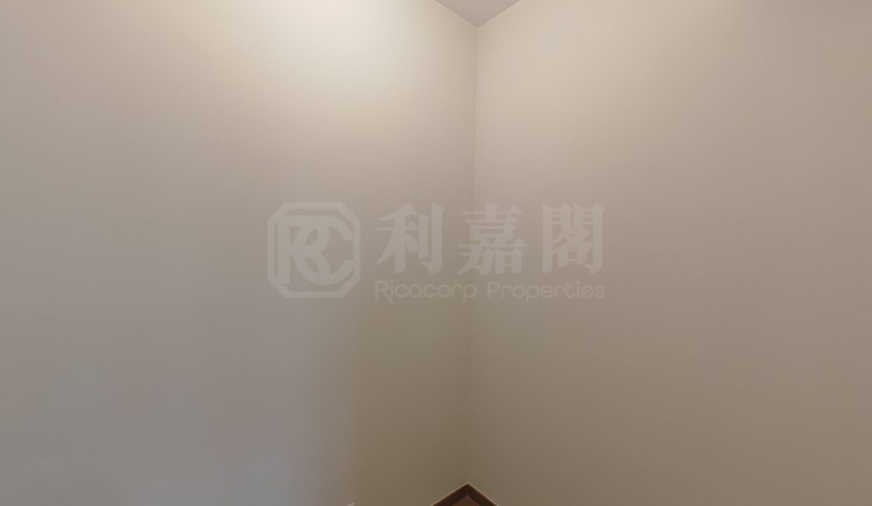 a00de954-6bb1-4fa4-8159-8150f46b7283.jpeg