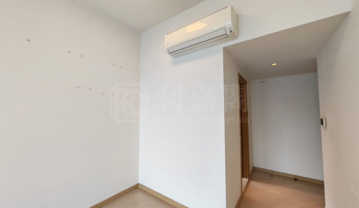 ebd015d6-d2c7-4d6e-86b5-51e13fa75138.jpeg