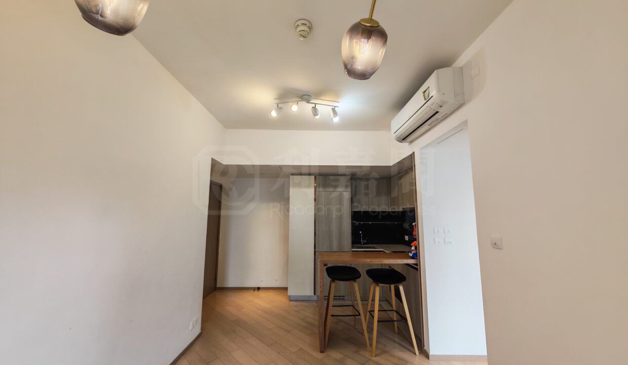 f94502cf-ab8b-4314-8442-bc76b6602f30.jpeg