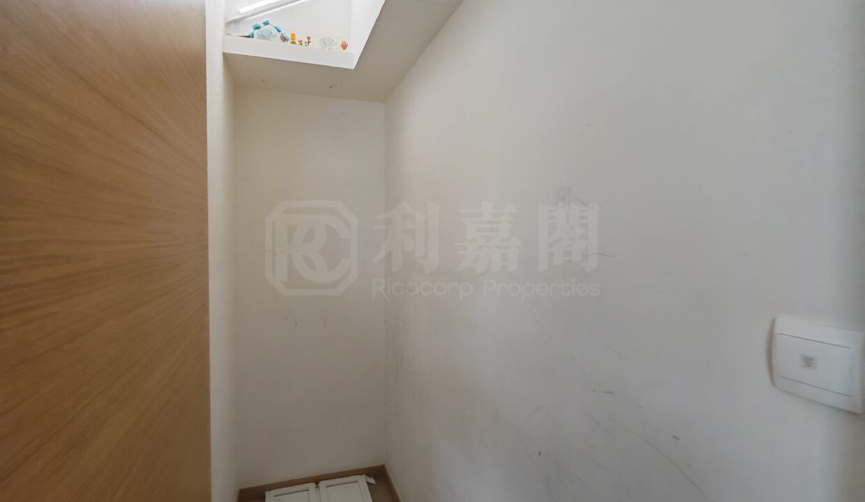 ff61dd42-c09c-41d3-9ca4-f476f76271bd.jpeg