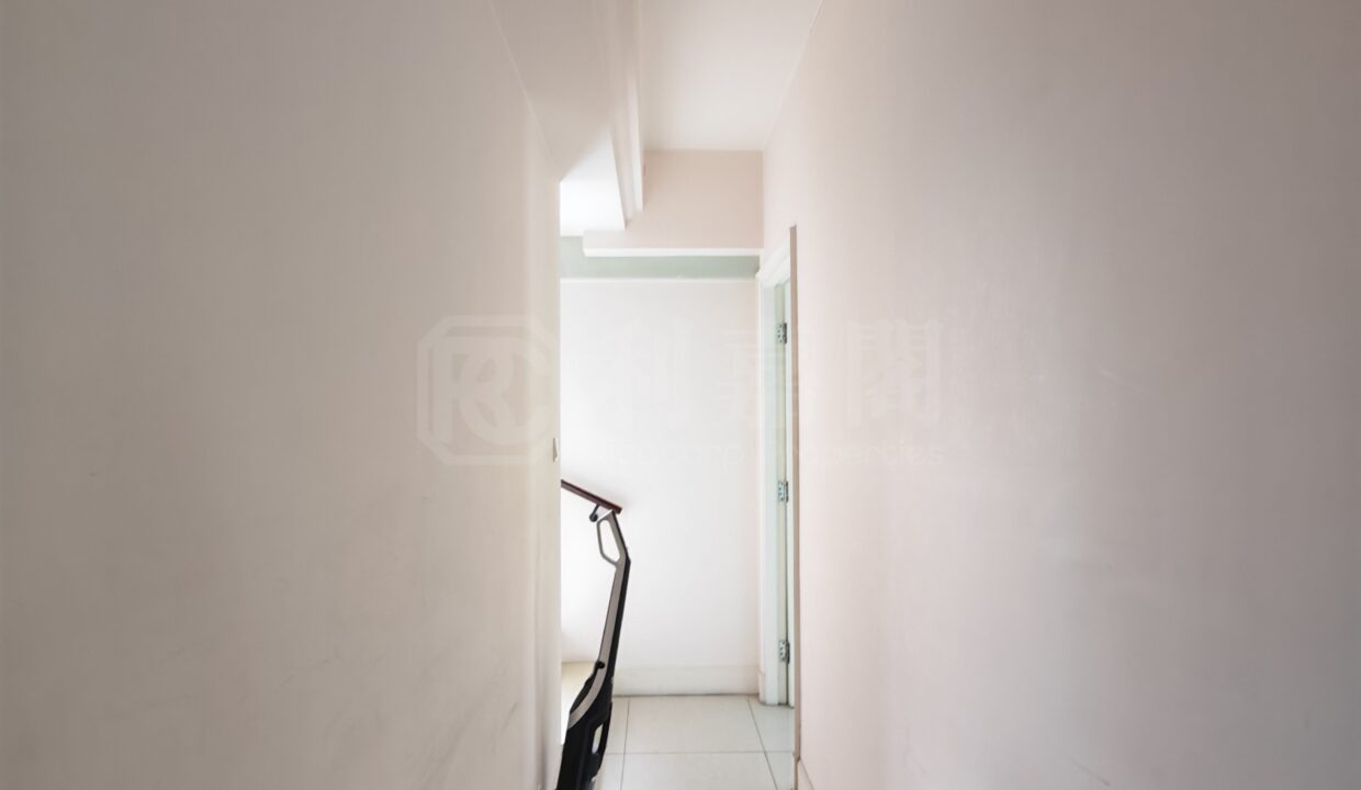 716c245d-9b43-41d6-a0a3-3bbef6bfcc85.jpeg