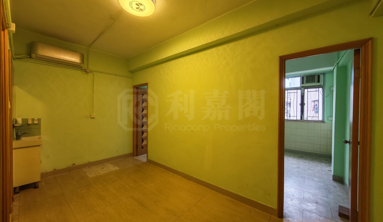 8e659052-a7de-4ef0-9cf1-ff8153594fb8.jpeg