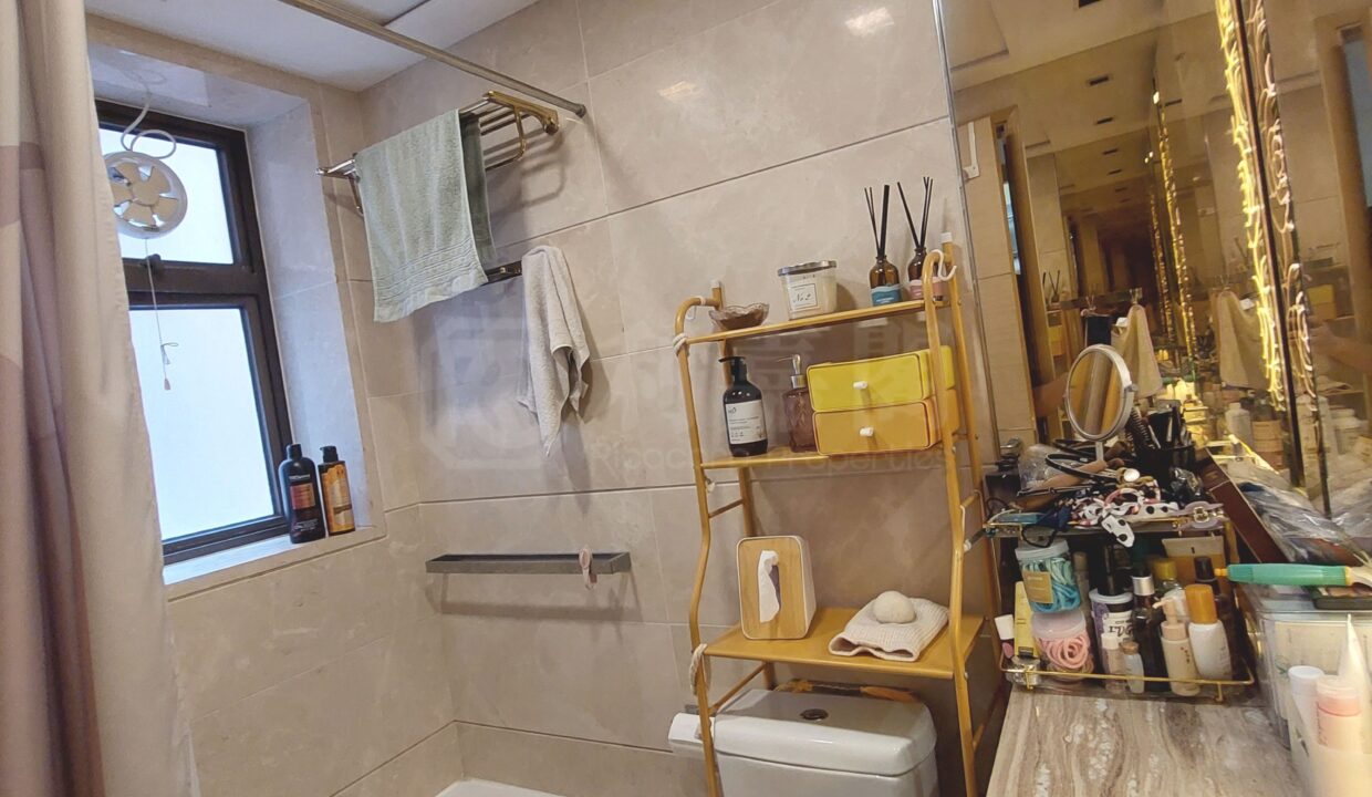b6c4fd4f-61b8-428d-a832-e9dff527e0fa.jpeg