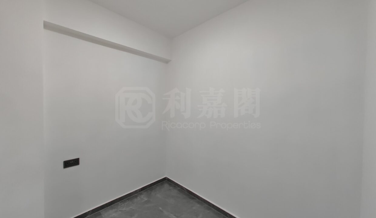 c92b33de-cbc9-46b0-9fb0-3b414f6dcf1a.jpeg