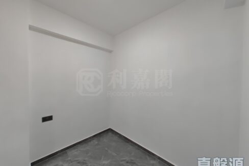 c92b33de-cbc9-46b0-9fb0-3b414f6dcf1a.jpeg