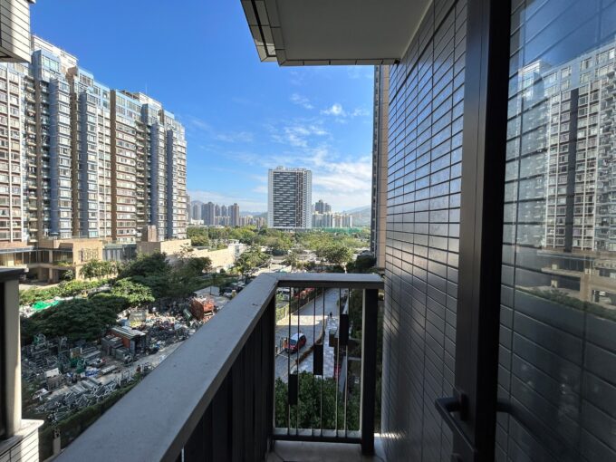 溱柏 兩房連露台｜中層園景，新淨企理， - 元朗屋網 28YuenLong.com
