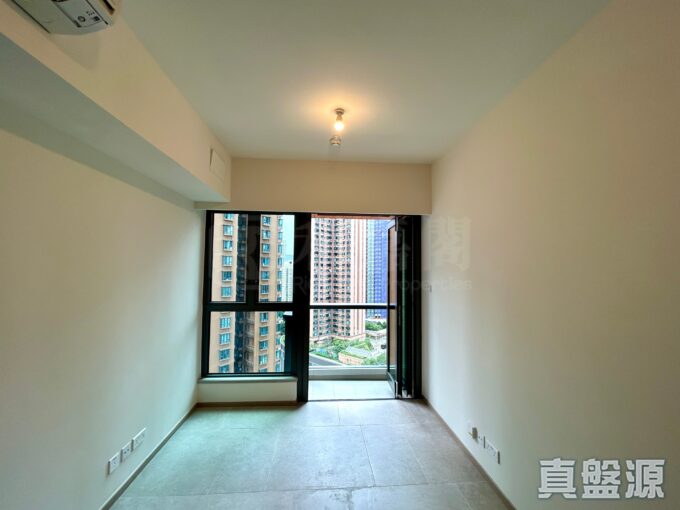 業主急讓，YOHO中層3房，同區最荀 - 元朗屋網 28YuenLong.com