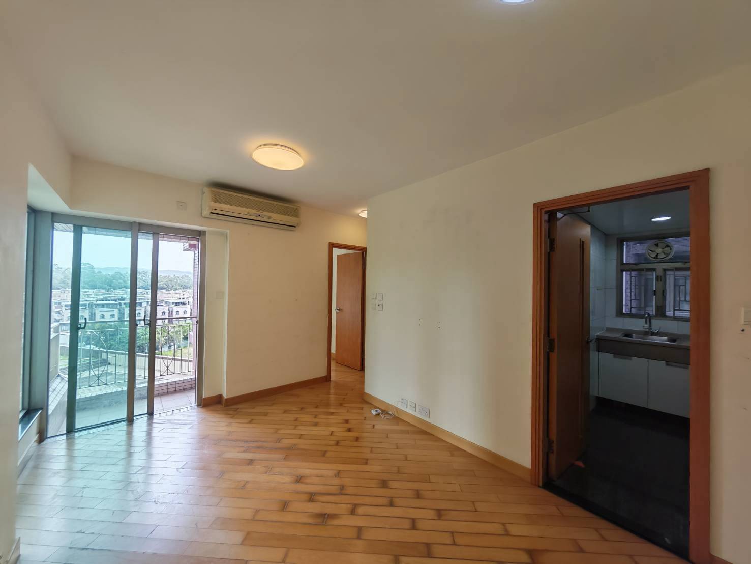 【YOHO Town 驚喜放盤】港鐵上蓋！423呎精緻兩房 售$635萬 🏠✨ - 元朗屋網 28YuenLong.com