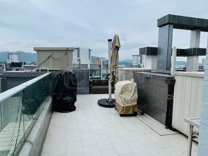 坐向東南 頂層單位俯視元朗夜景 大型接駁巴士 - 元朗屋網 28YuenLong.com